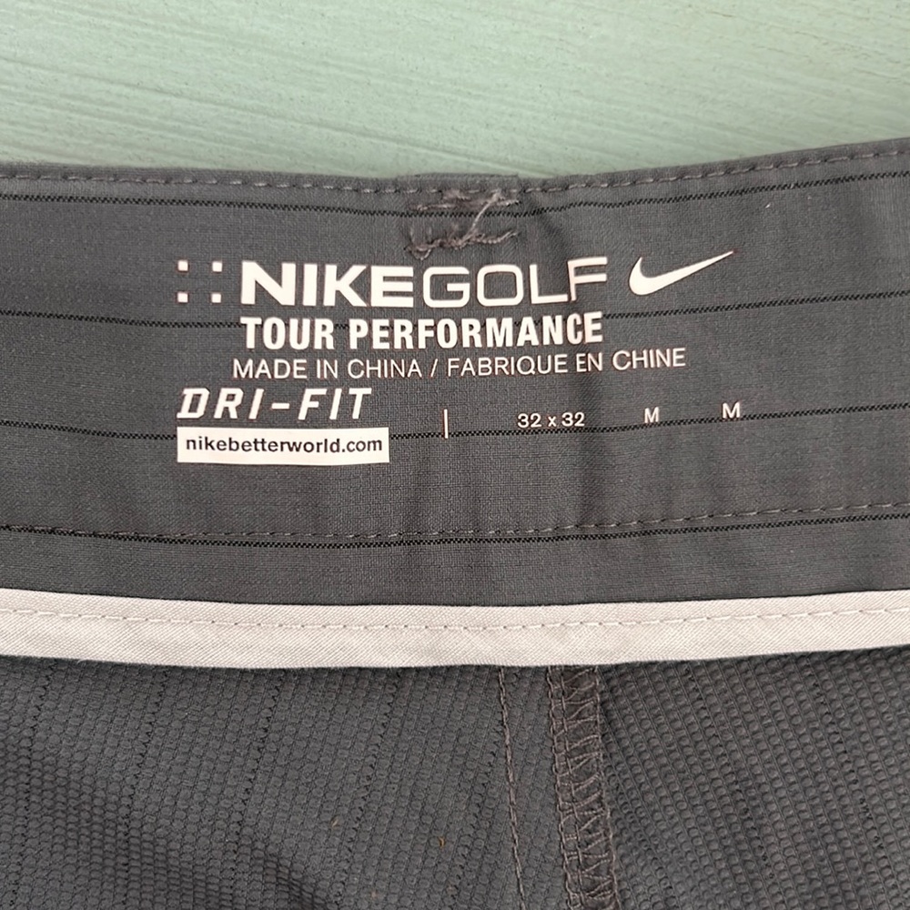 Men’s Nike golf tour performance pants - gray with black pinstripe size med 32